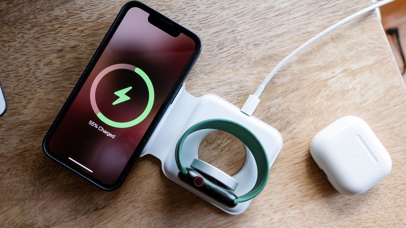 El cargador plegable MagSafe triple para iPhone, Apple Watch y AirPods que  no puede faltar en tus viajes está de oferta